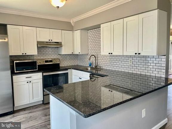 3rd image of 14920 London Ln