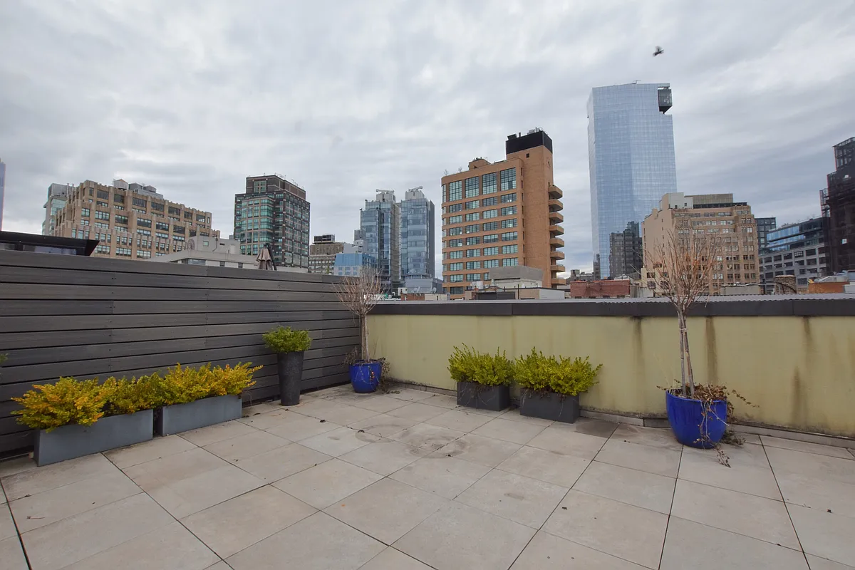 Building Photo - 72 Thompson St #D