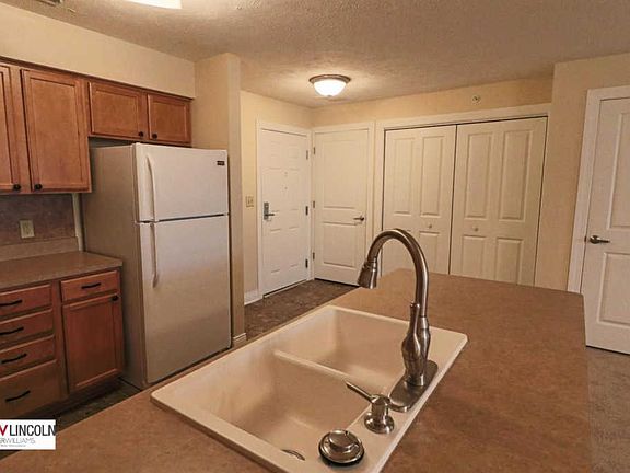4th image of 5831 Enterprise Dr APT 214