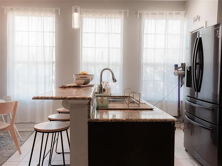 3033 Pointeview Dr — Photo 9