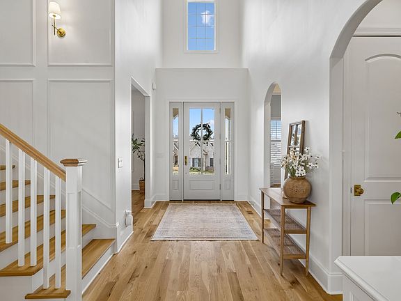 5th image of 1010 Luxborough Dr