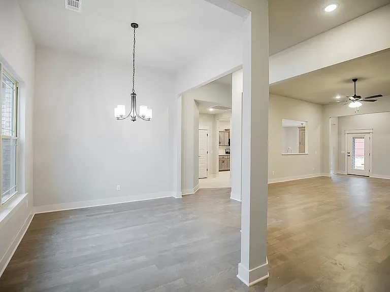 304 Doral Dr — Photo 9