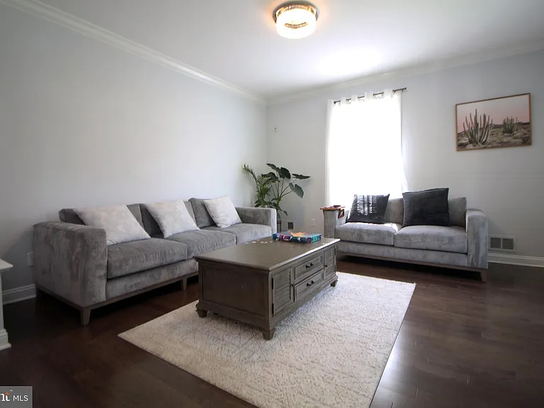 15 Kentsdale Dr — Photo 5