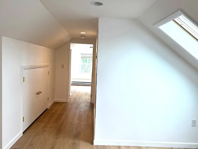 21-23 Rendall Pl #2 — Photo 11