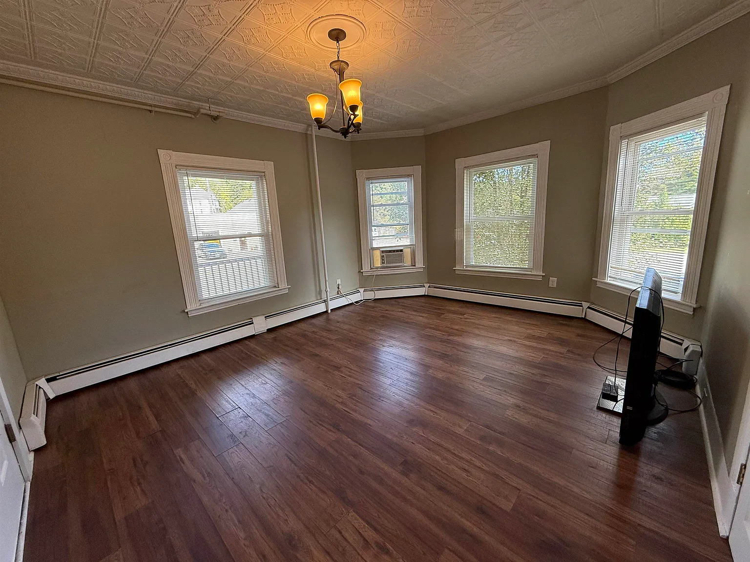1 bed, 1.0 bath, 560 sqft, $1,725 — Photo 2