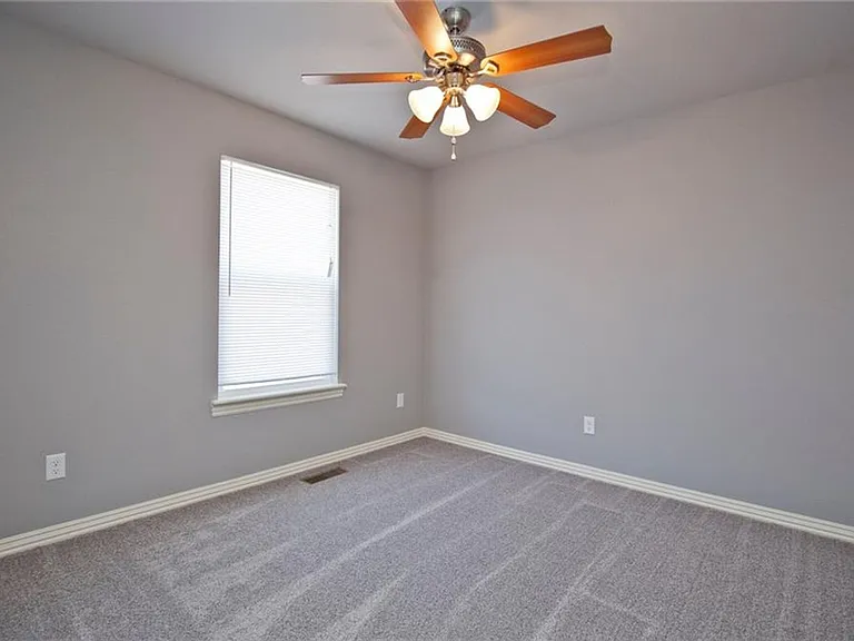 1253 N Rupple Rd — Photo 13
