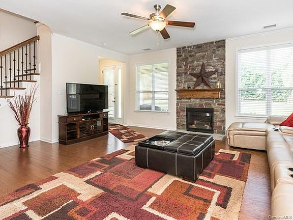 2nd image of 13021 Reunion St
