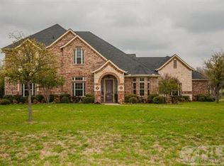 2040 Willow Bend Dr, Oak Leaf, TX 75154