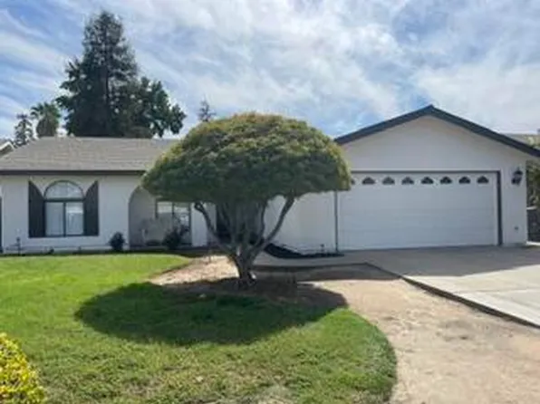 2839 W Hemlock Court, Visalia, CA 93277