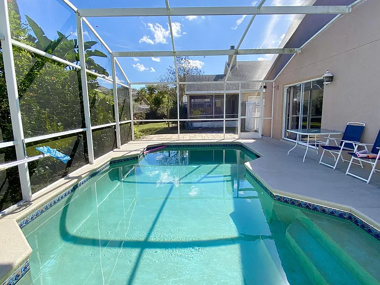 625 Rochester Loop — Photo 14