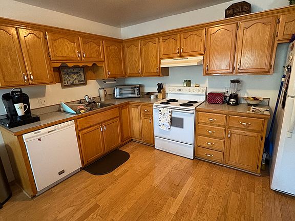 3rd image of 725-727 S Pinhook Dr #725