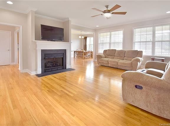 4th image of 1134 N Devonpark Pl