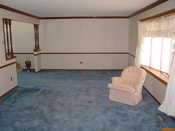 2nd image of 7523 W 157th St