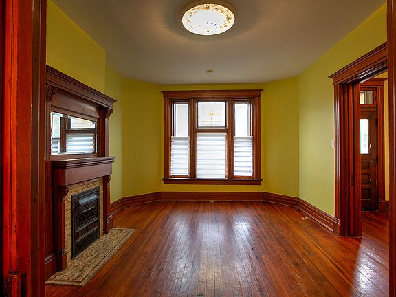 3rd image of 719 Columbia St