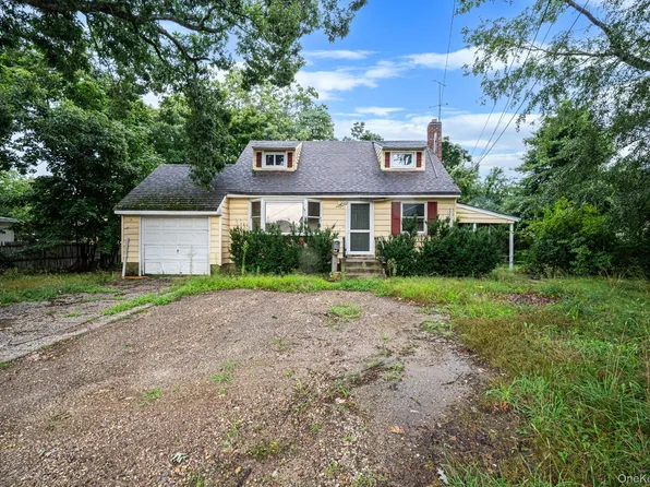 440 Clayton Street, Central Islip, NY 11722