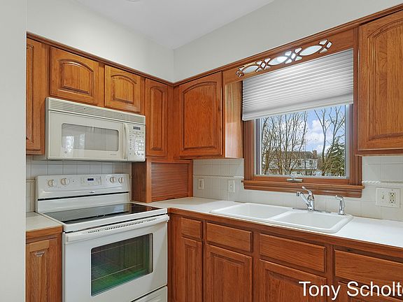 5th image of 5359 Blaine Ave SE