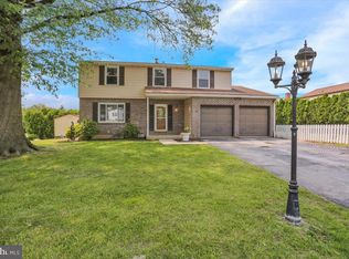 913 Hearthstone Ln, Sinking Spring, PA 19608