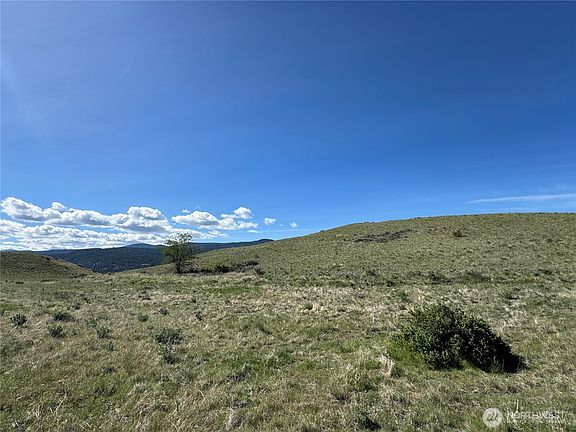 4th image of 35 Sunset Ridge Road