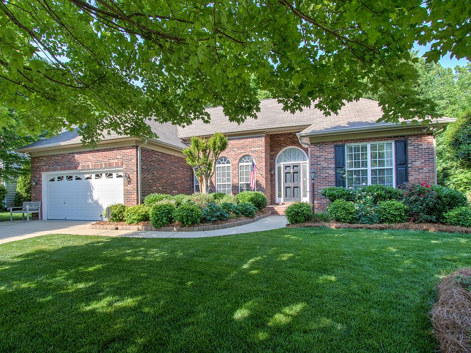 1st image of 23 Holly Springs Ln