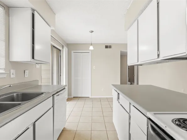 1601 Mary K Ln, White Settlement, TX 76108