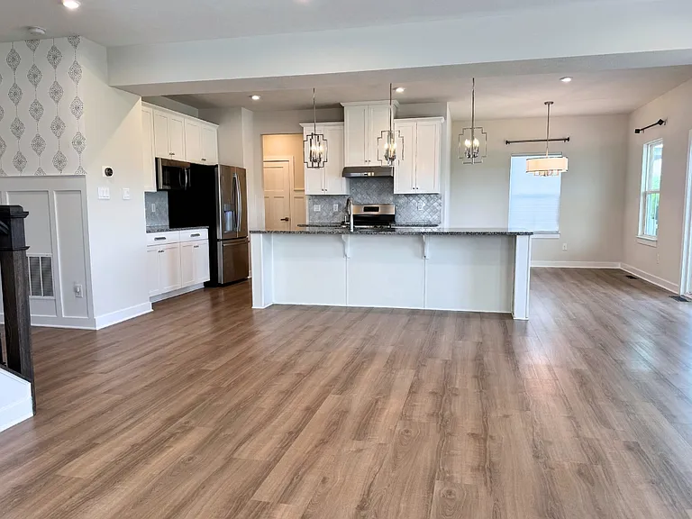 232 Regency Dr — Photo 8