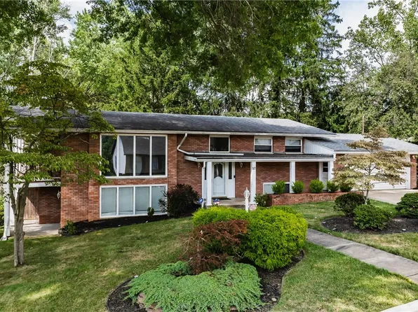 17 Valley View Dr, Vienna, WV 26105
