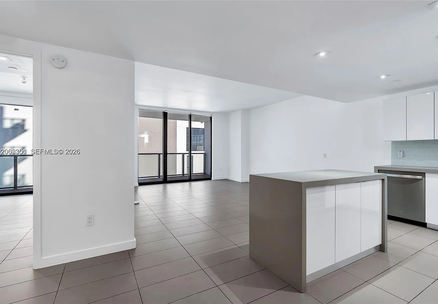 Canvas Condo — Photo 2