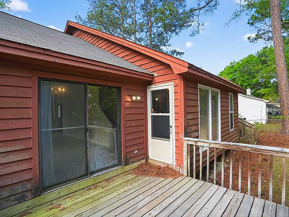 3rd image of 251 Pear Tree Cir