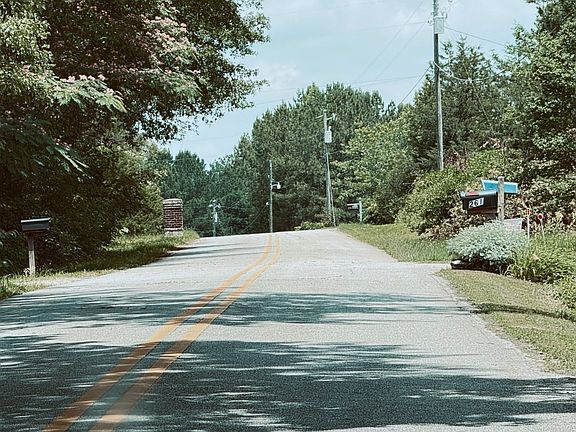 3rd image of 275 Stroud Rd