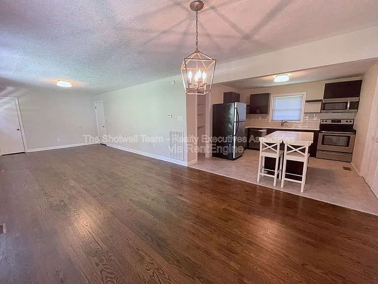 4304 Crosby Dr — Photo 5