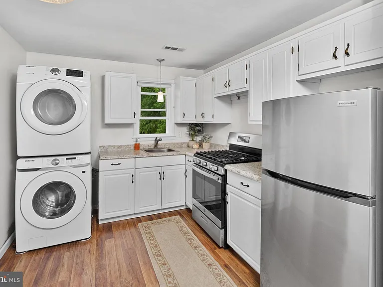 295 Lander Dr #B — Photo 11