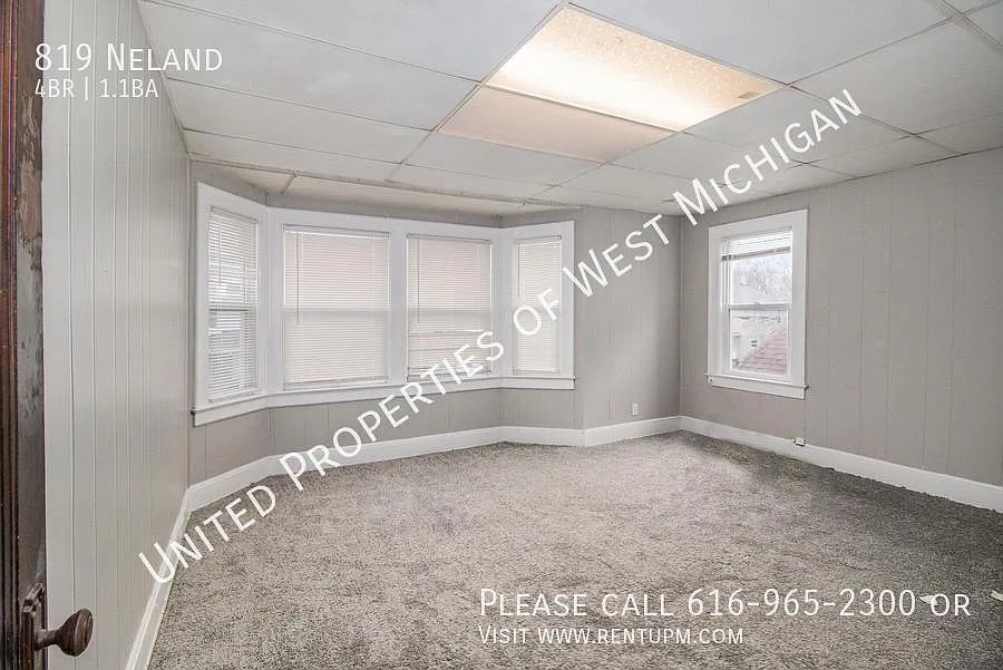 Available Now | Spacious 4 Bedroom, 1.5 Bath Single Family Home on SE Side | 2-Stall Garage Inclu... — Photo 4