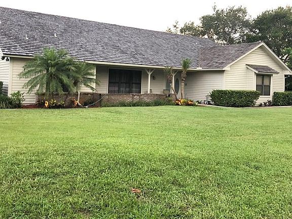 2nd image of 1108 NE Quinn Pl