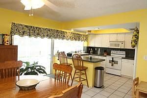 4th image of 725 Jamaica Cir W