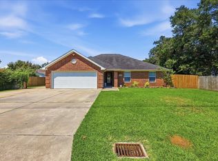 1010 N 14th St, Nederland, TX 77627