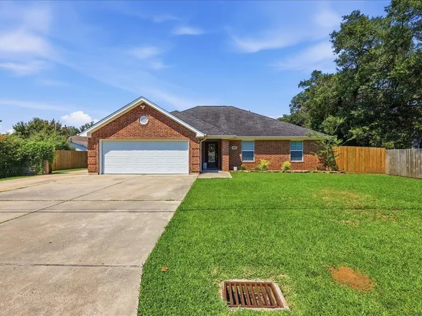 1010 N 14th St, Nederland, TX 77627