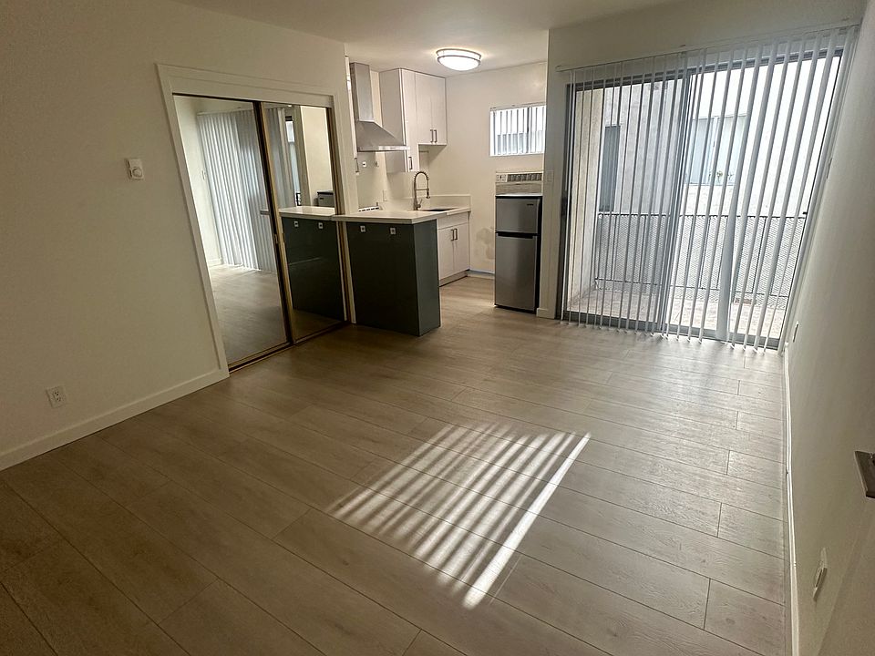 1st image of 8227 Blackburn Ave APT 4