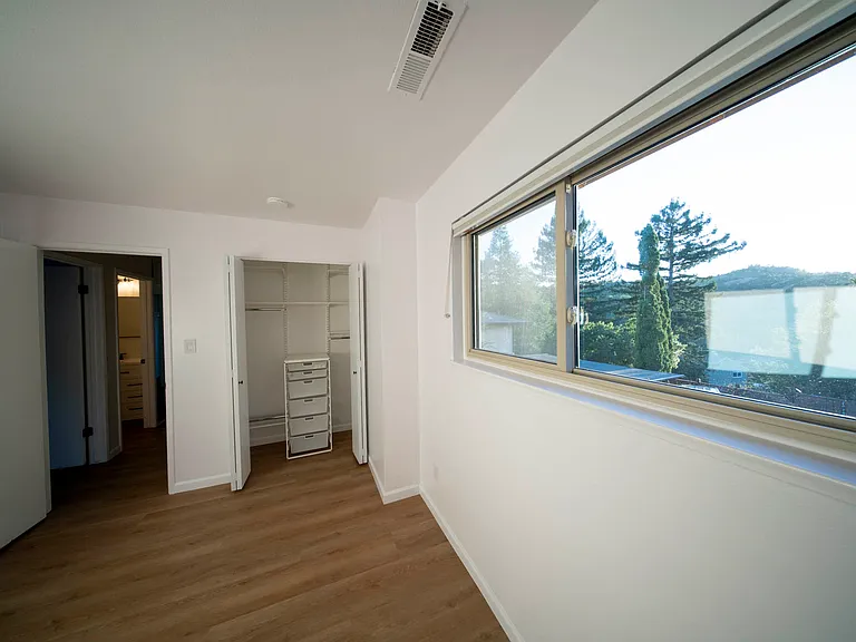 2022 Ascot Dr — Photo 10
