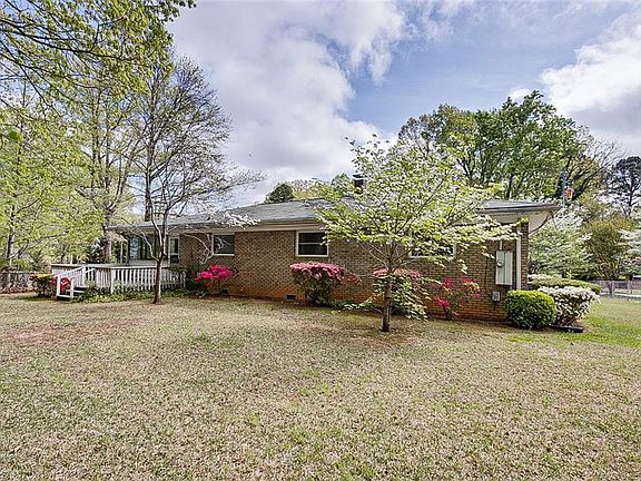 32nd image of 1407 Meadowbrook Rd