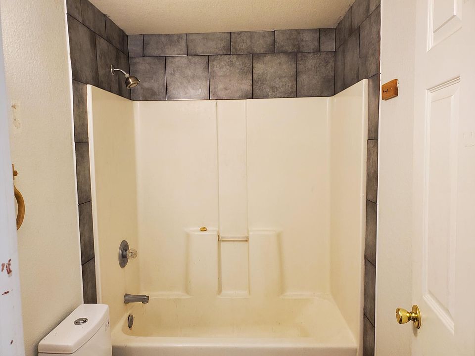 2nd image of 572 E Kipp Ave