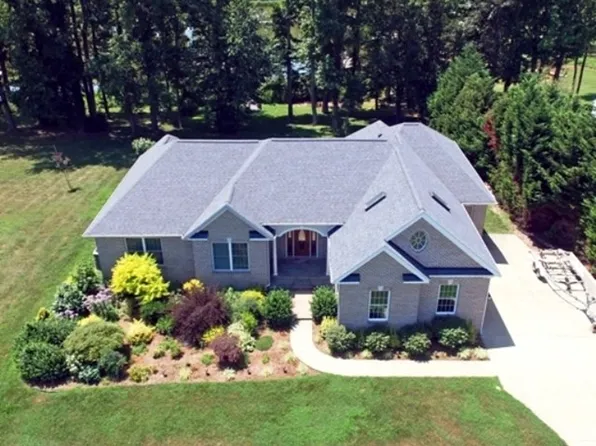 72 Canoe Pl, Montross, VA 22520