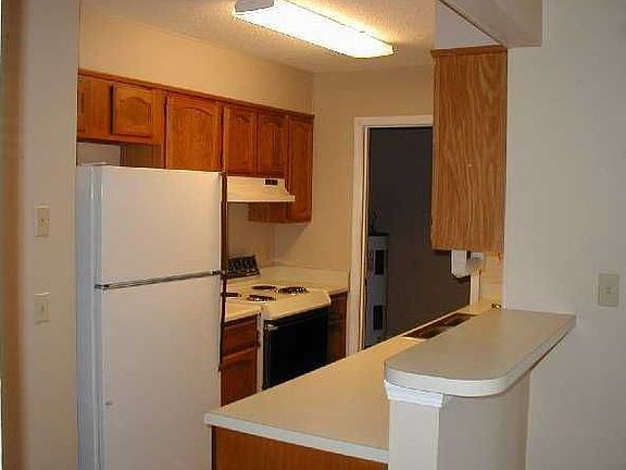 4th image of 7818 Oak Forest Pl