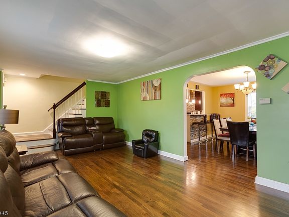 4th image of 135 Crest Dr