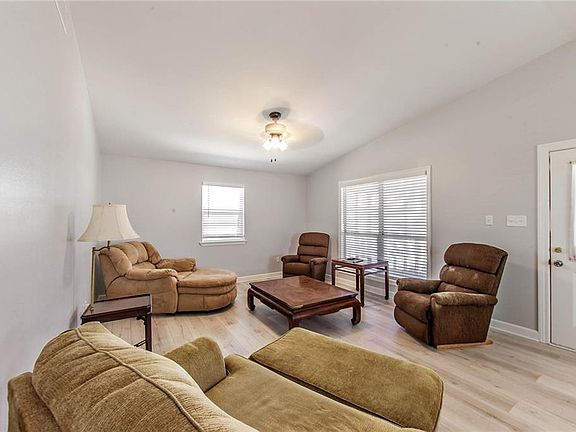 3rd image of 103 Lillian Ln