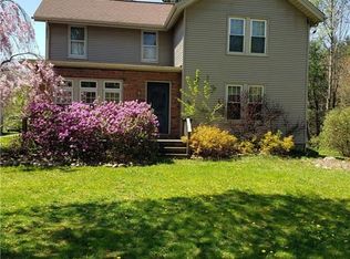 9096 Sandrock Rd, Eden, NY 14057