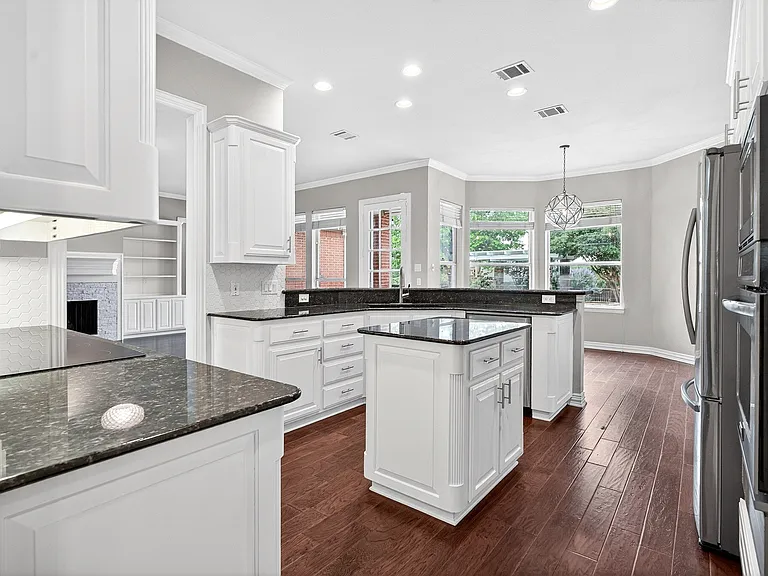 1210 Forest Hills Dr — Photo 11