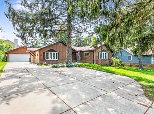 129 E 55th St, Westmont, IL