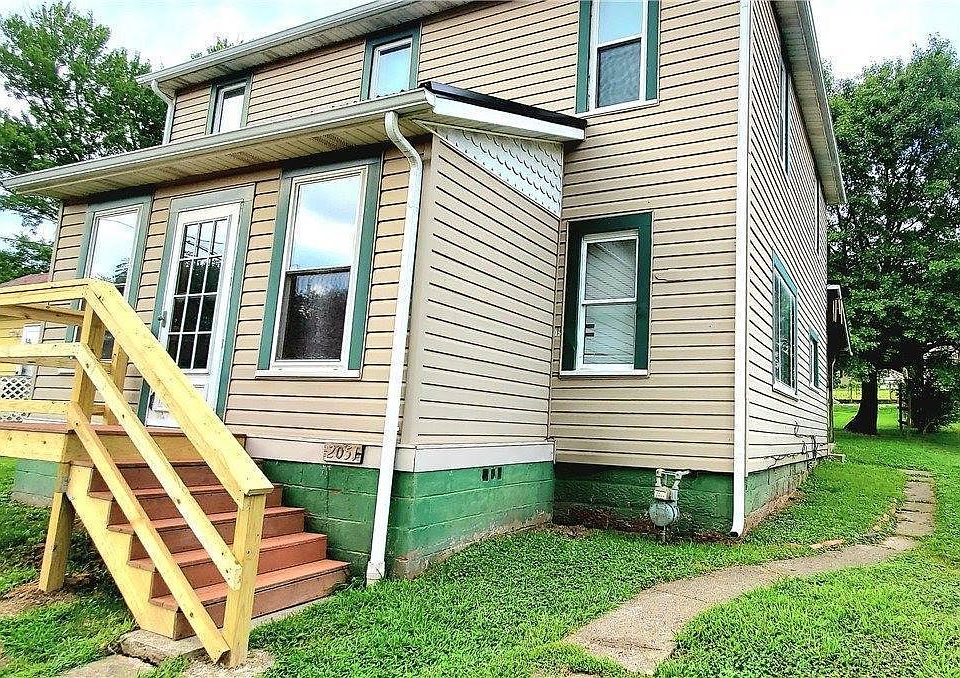 1st image of 2051 Sarchet Ave
