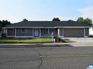 951 E Spruce St, Sequim, WA 98382