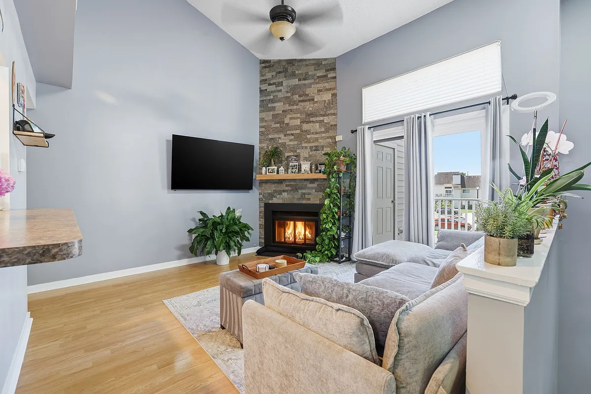 Building Photo - 1310 Roberts Way #1310
